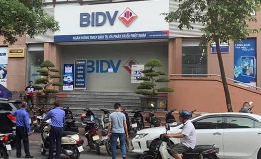 Nhóm cướp nổ súng và cướp số tiền lớn tại ngân hàng BIDV ở Hà Nội